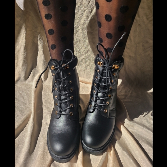 🚨LAST PAIR// Black ankle bootie - Picture 4 of 6